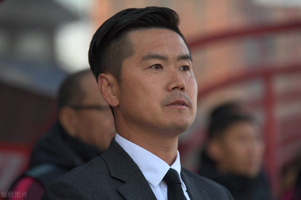 公交车太挤被从后面弄感觉好爽